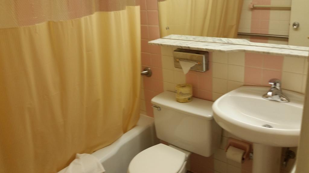 Huntingdon Motor Inn Zewnętrze zdjęcie